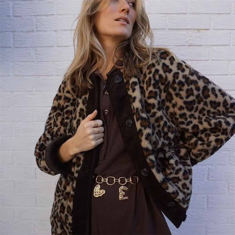 Feline – Modna kurtka z polaru w panterkę dla stylowego i wygodnego wyglądu