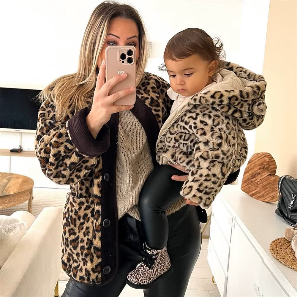 Feline – Modna kurtka z polaru w panterkę dla stylowego i wygodnego wyglądu